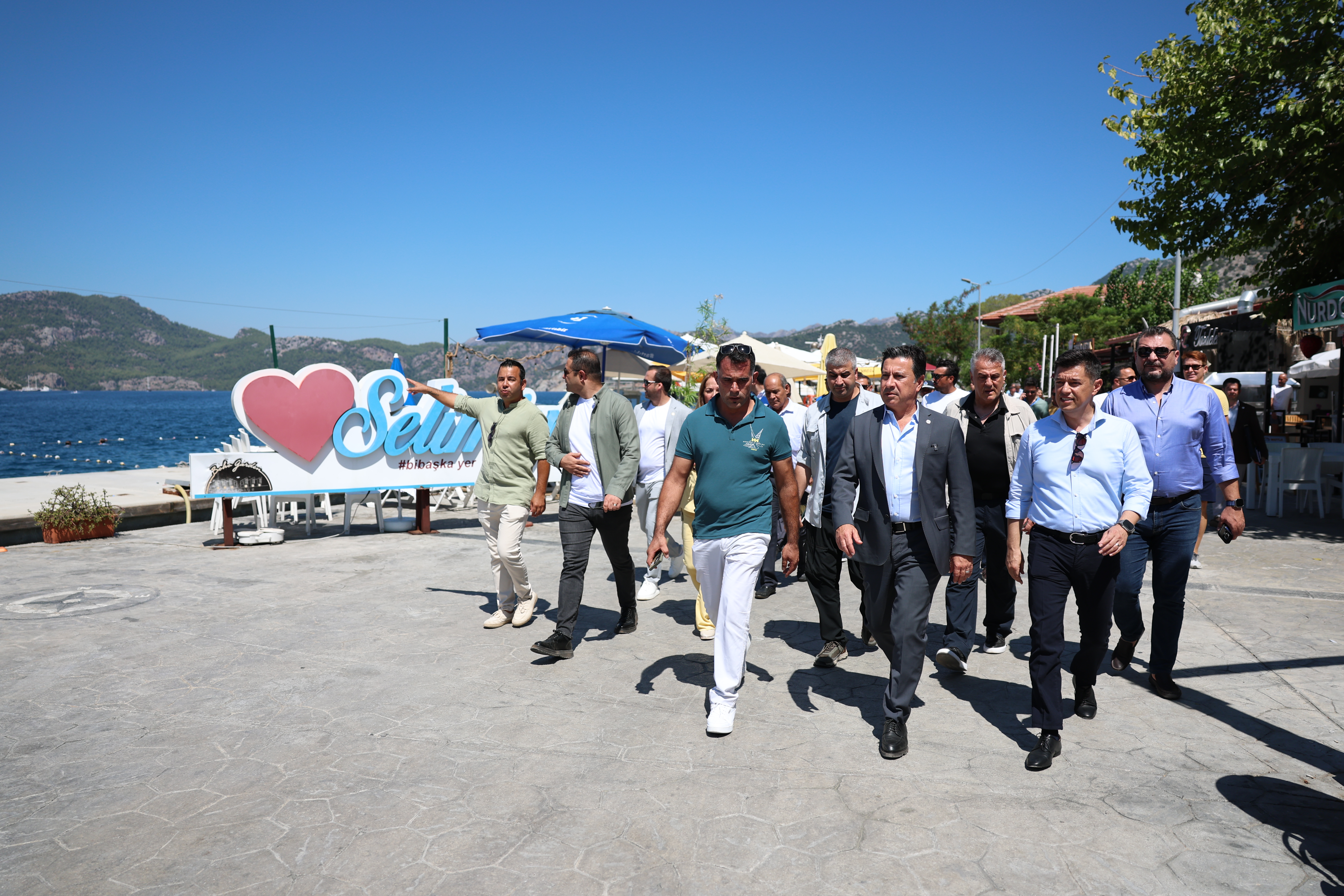 Başkan Aras Marmaris’te Vatandaşlarla Bir Araya Geldi