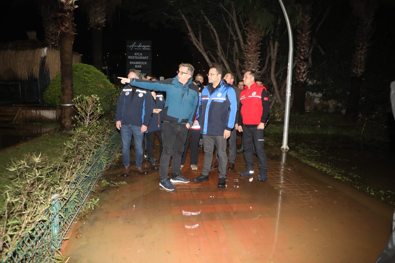 Başkan Aras Yoğun Yağışlar Sonrası Tüm Ekipleri Sahaya Sevk Etti