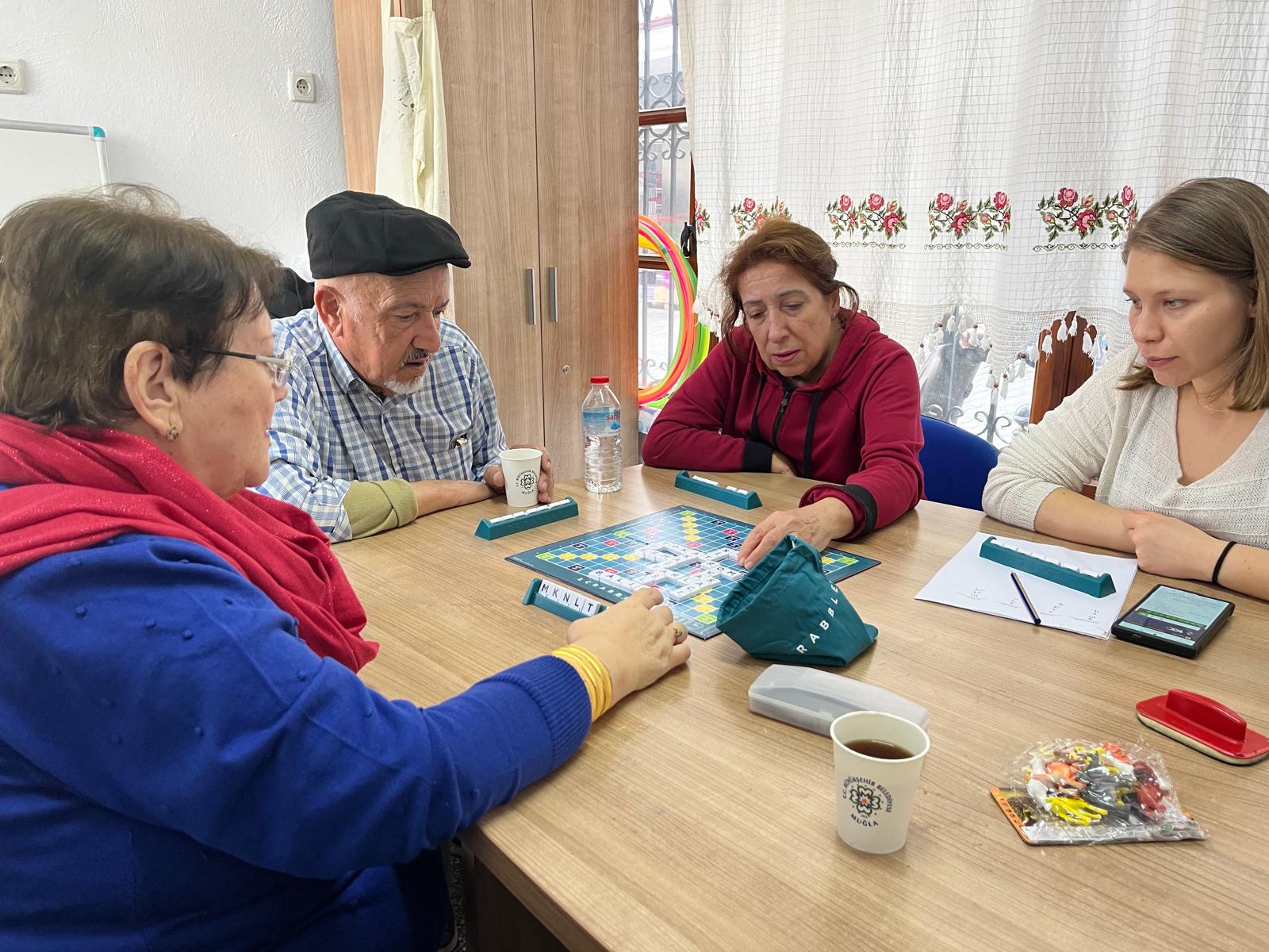  Büyükşehir 100 Yaş Evleri’nde Yüzler Gülüyor