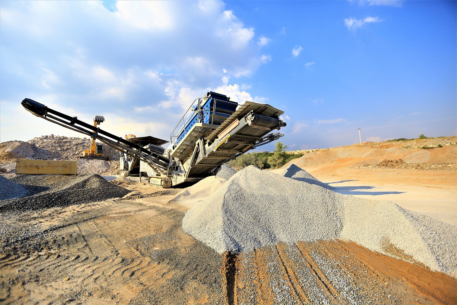 Büyükşehir, 749 Futbol Sahası Büyüklüğündeki Hafriyatı Bertaraf Etti