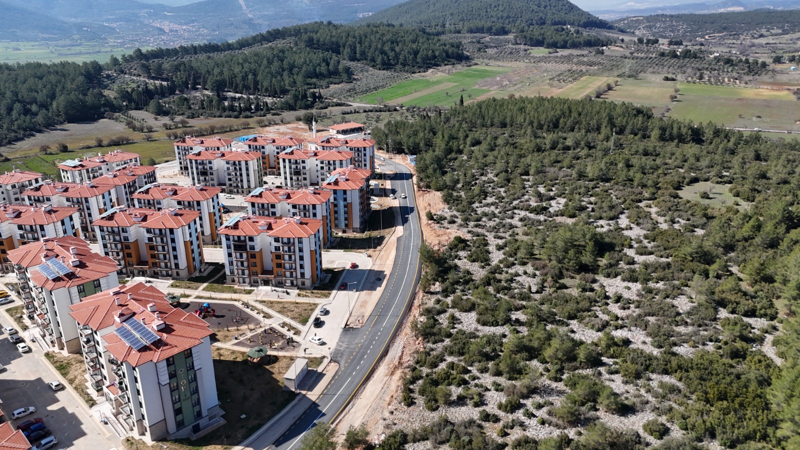 Büyükşehir Akçaova TOKİ’de Yol Sorununu Çözdü