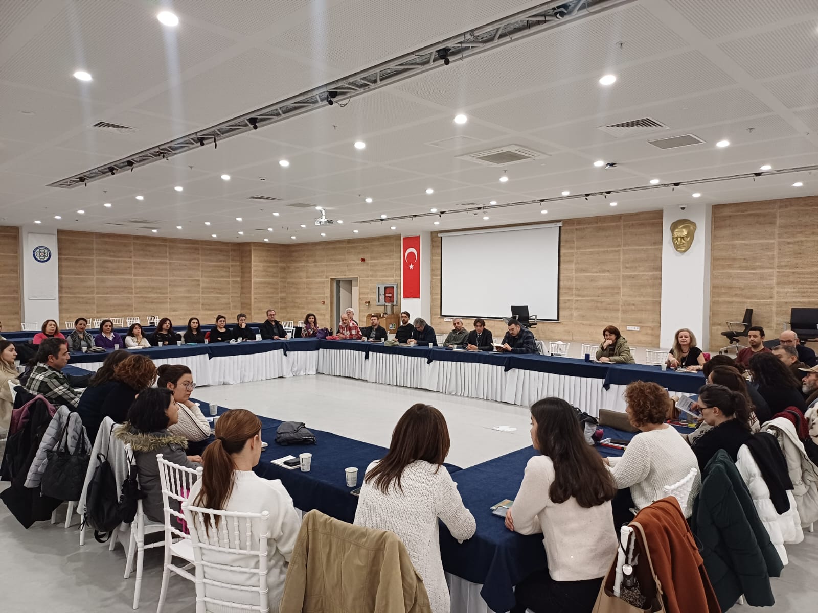 Büyükşehir Kitap Kulübü Okuma Eylemini Toplumsal Bir Deneyime Dönüştürüyor