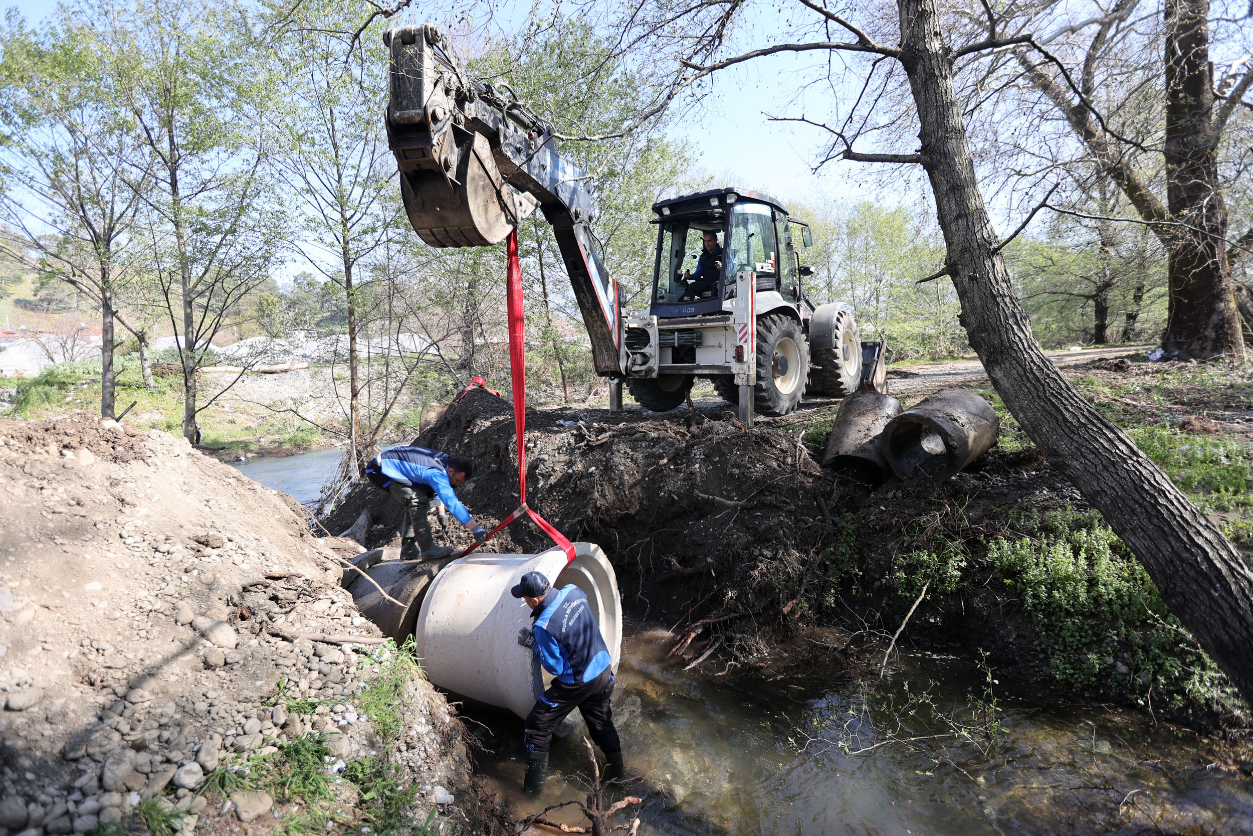 Büyükşehir Köyceğiz’de Selden Etkilenen Üreticilerin Yanında