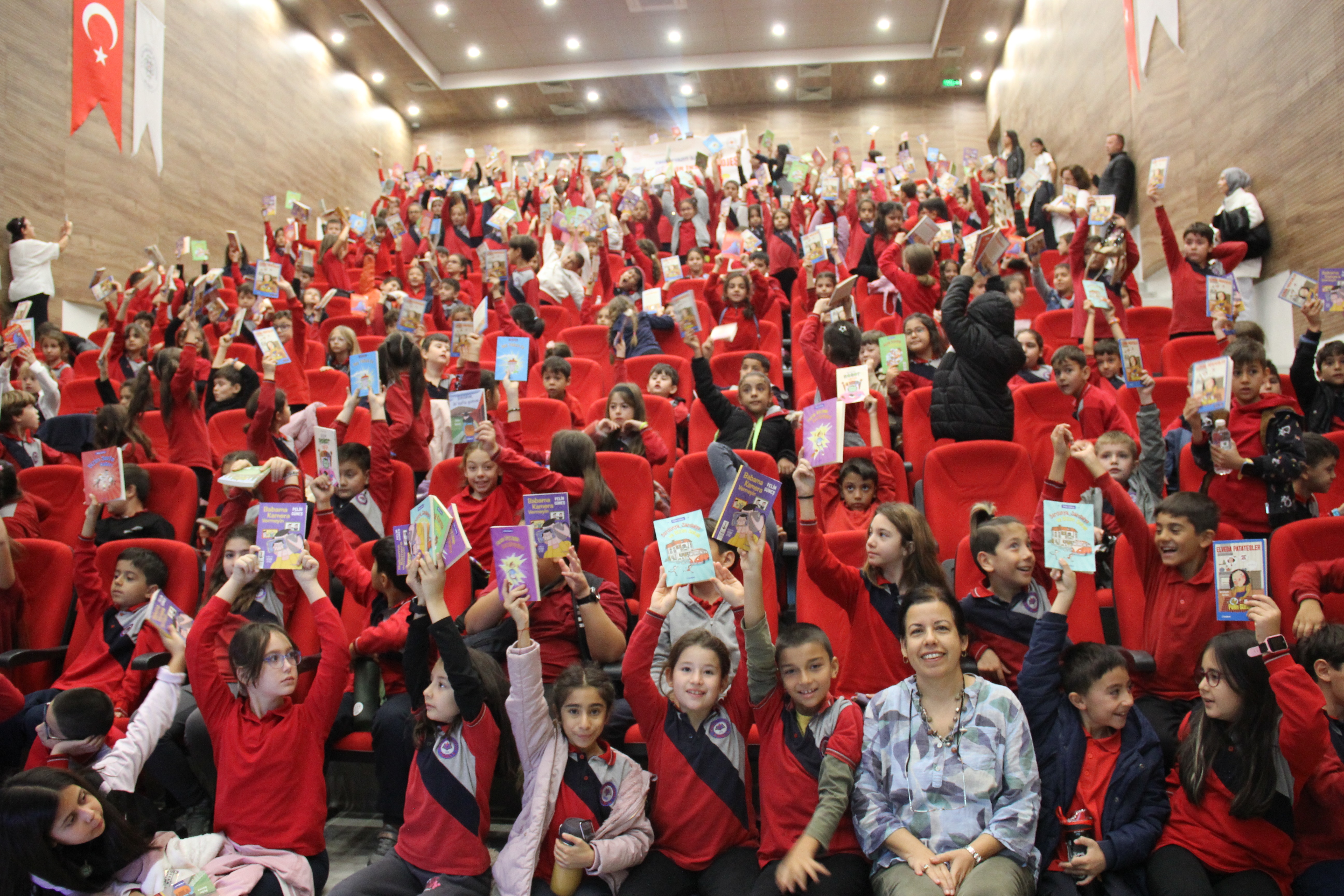 Büyükşehir,  Yazar Pelin Güneş’i Minik Okurlarla Buluşturdu