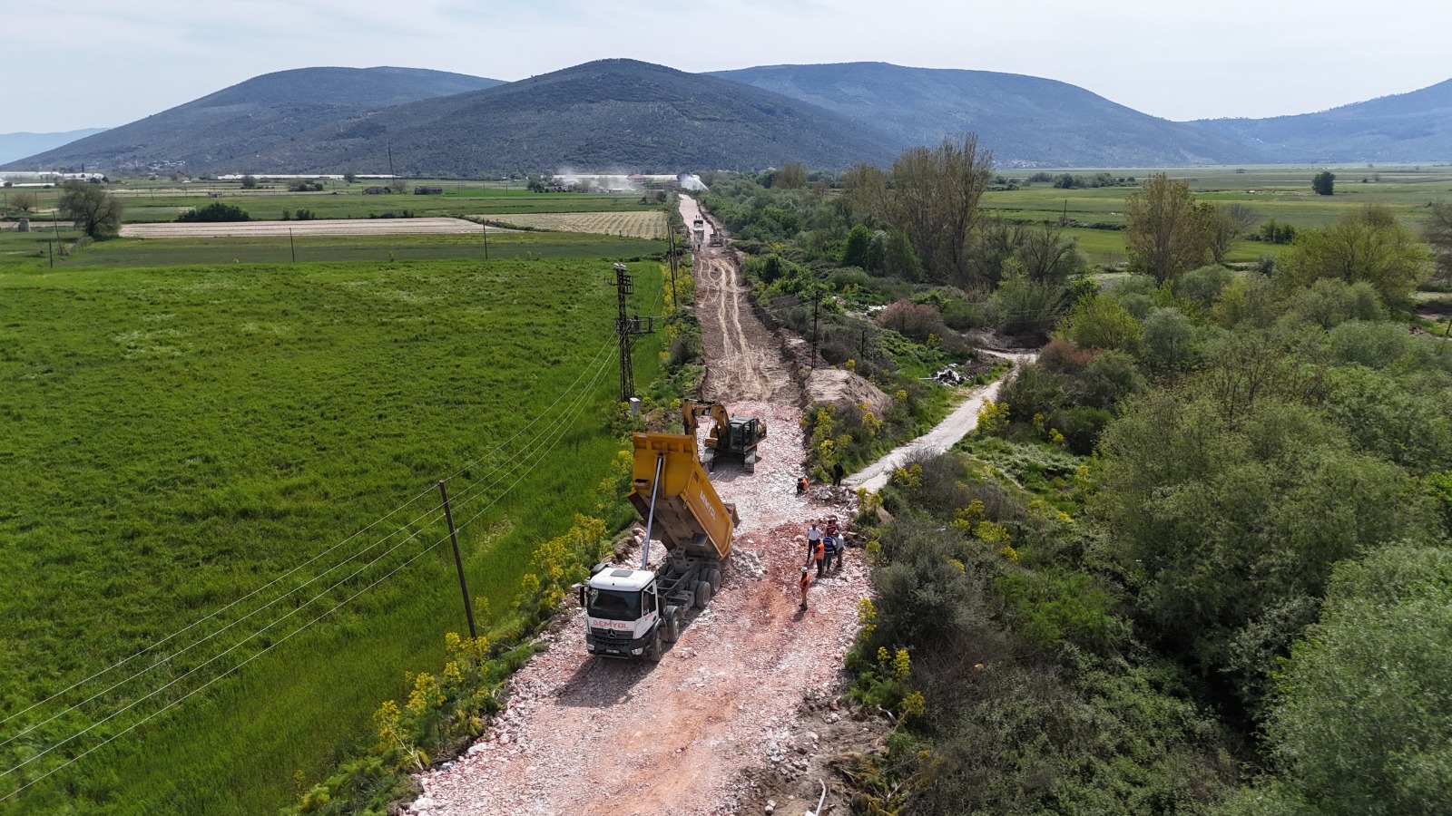 Büyükşehir’in Milas Kırsalındaki 80 Milyonluk Yol Yatırımı Devam Ediyor