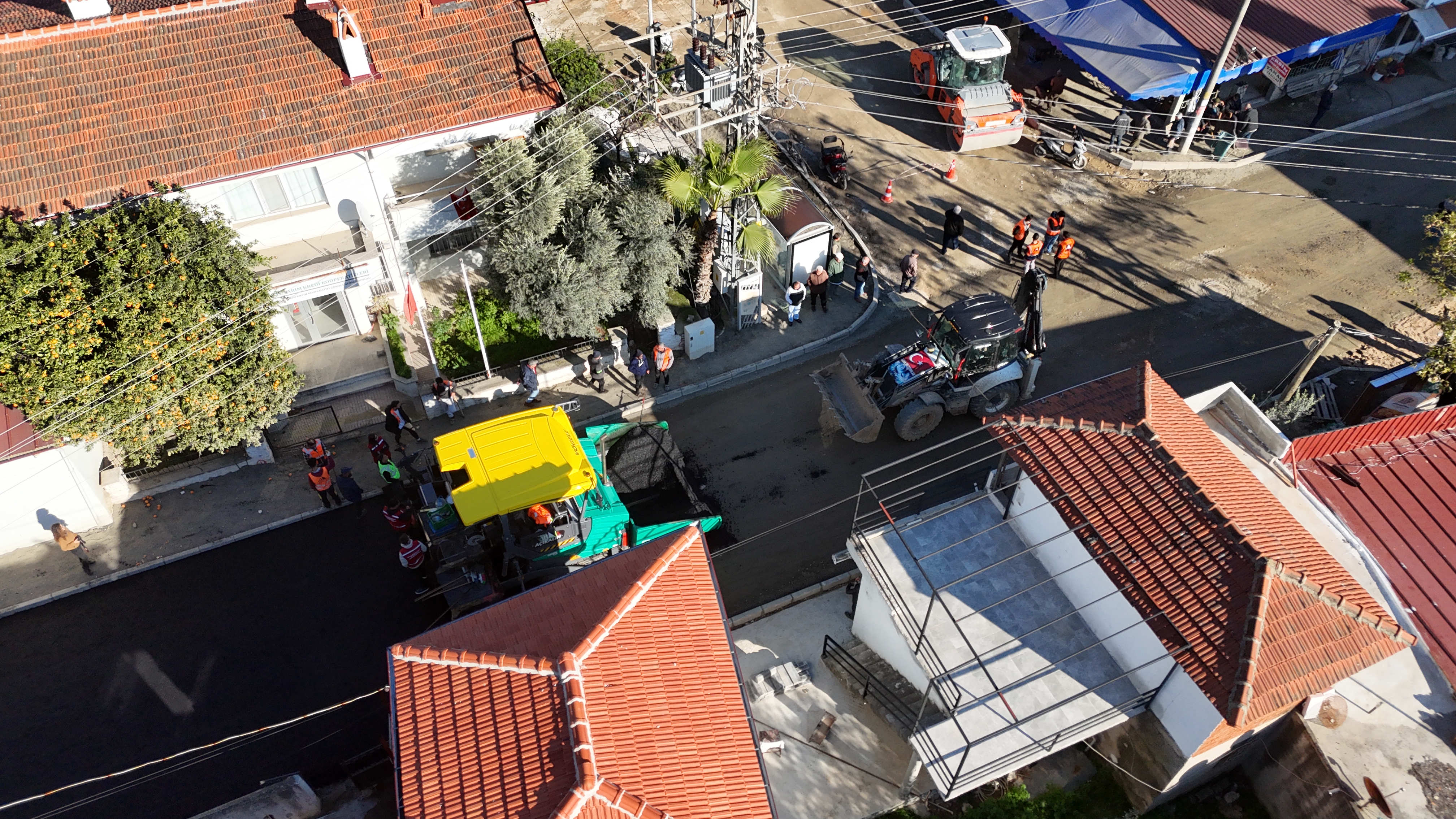 Büyükşehir’in Yol Çalışmalarıyla Vatandaşın Yüzü Gülüyor