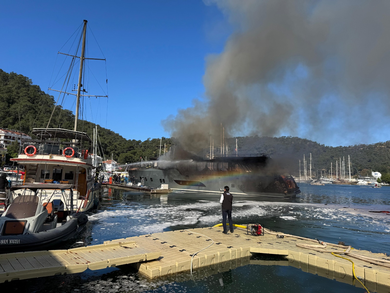 Fethiye Tekne Yangınına Büyükşehir’den Anında Müdahale