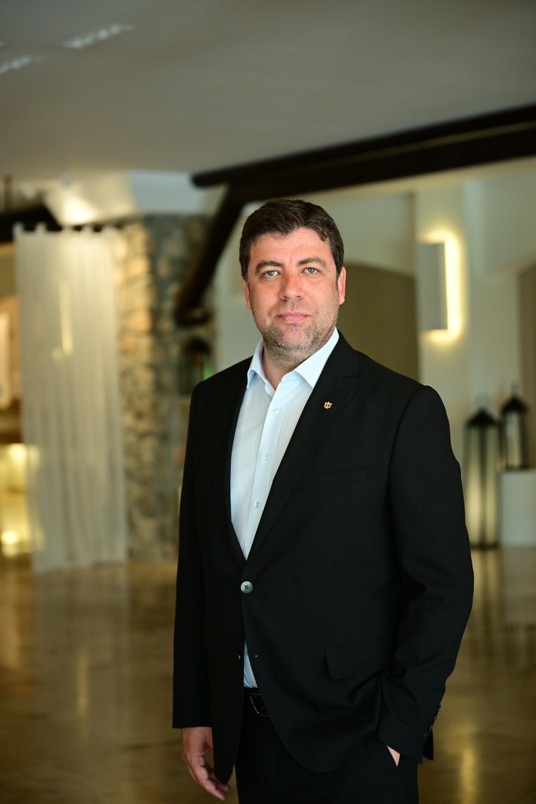 Orhan DİNÇ
